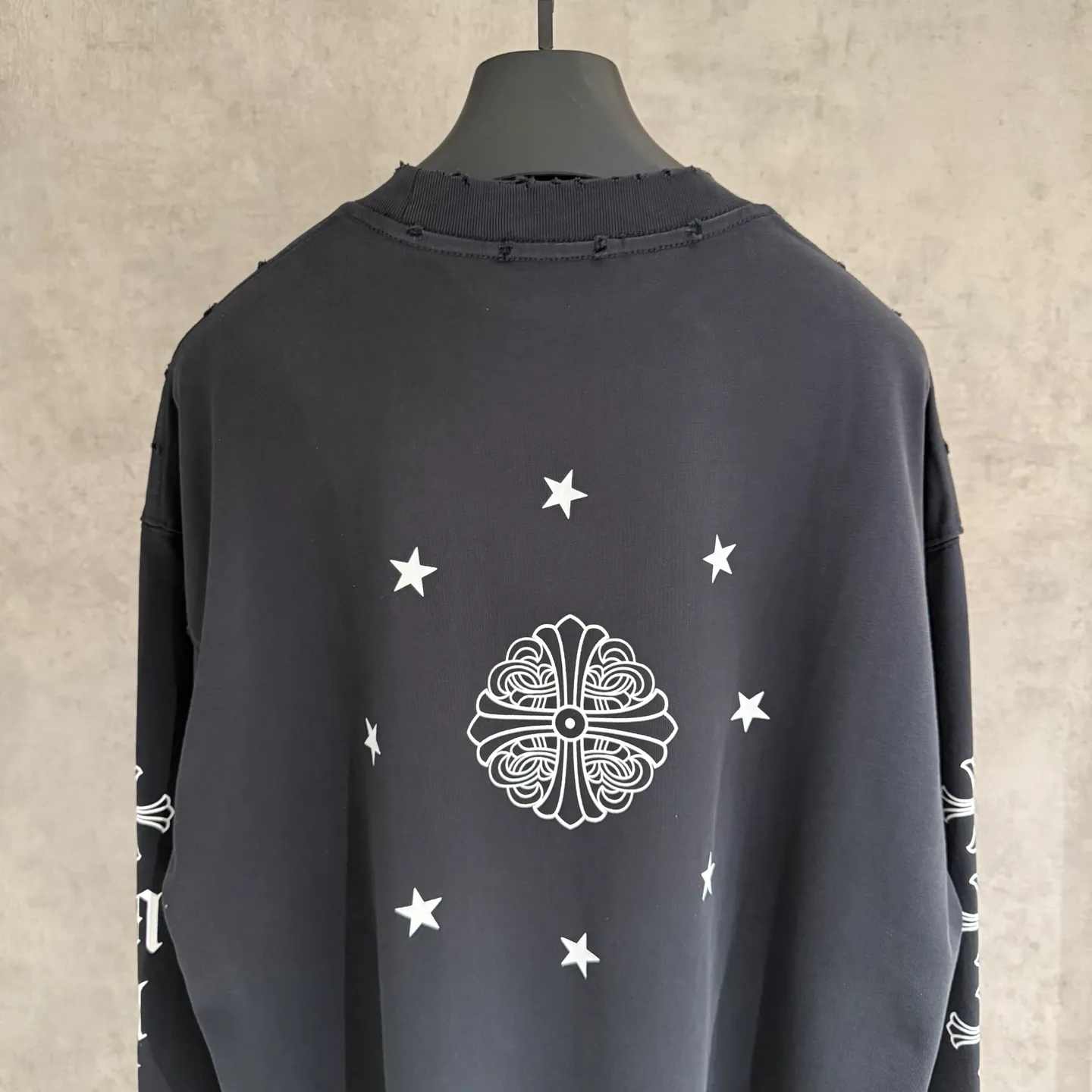 🅿️330 [Strict quality control] CH Croixin's new long-sleeved sweatshirt T-shirt. Heavy 340g double yarn fabric. Four flower positions on the front, back and left. Wash the whole garment twice. The four sides are frayed and torn. Heavy fabric. The neckline is made of icy Salona. Loose fit. Deep, wide and stylish. No deformation or shrinkage. 3 colors: black, white and gray. Size: M-2xl